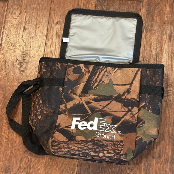 FedEx Ground Camo Brown and Black Insulated Bag - Picture 2 of 12